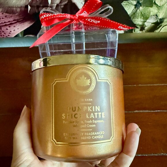 NEW 2-Pc PUMPKIN SPICE LATTE 3-Wick 14.5oz Candle Bath & Body Works in a present - Picture 4 of 5